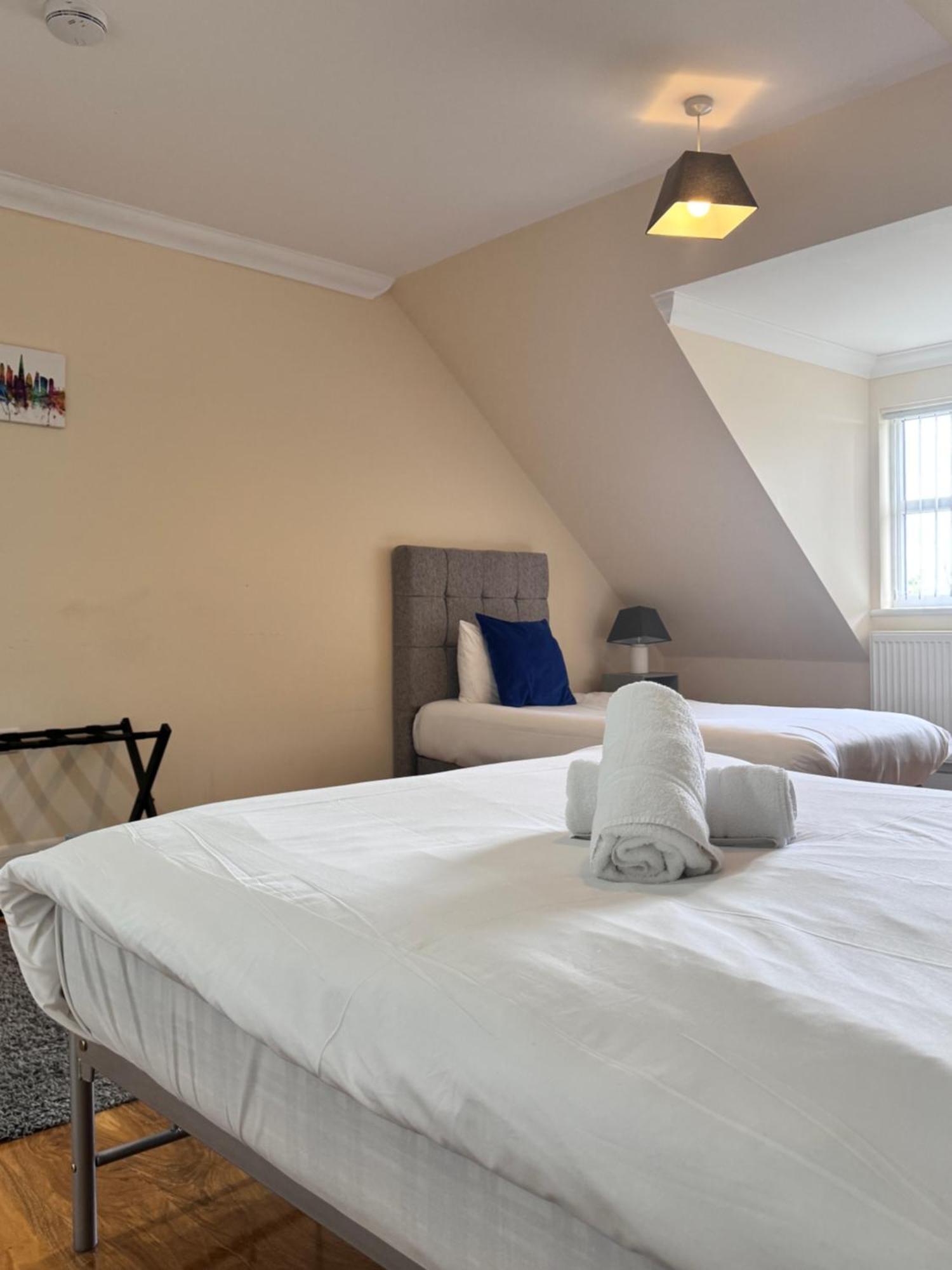 Relaxing Airport Rooms Stanwell Exterior photo