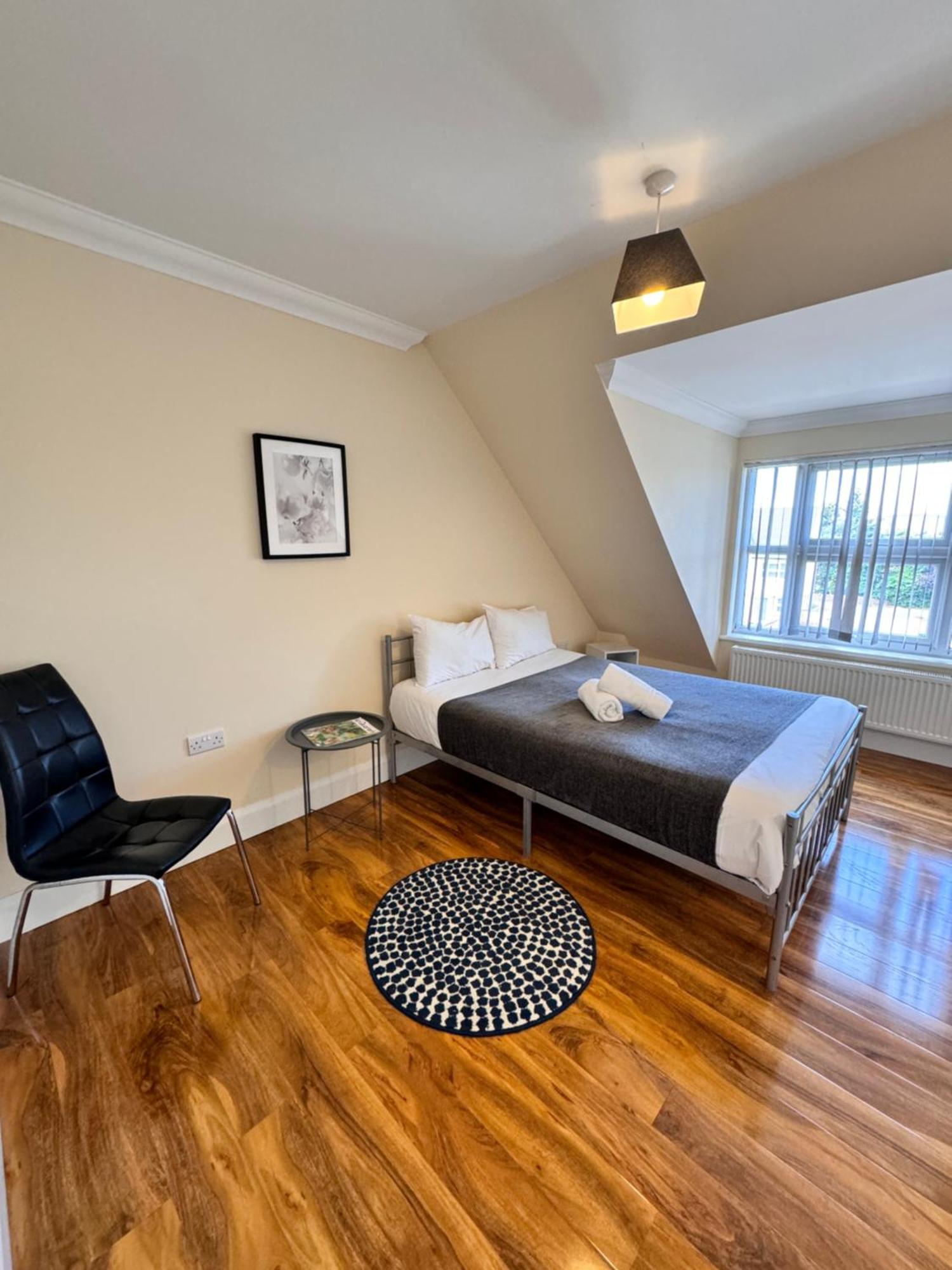 Relaxing Airport Rooms Stanwell Exterior photo